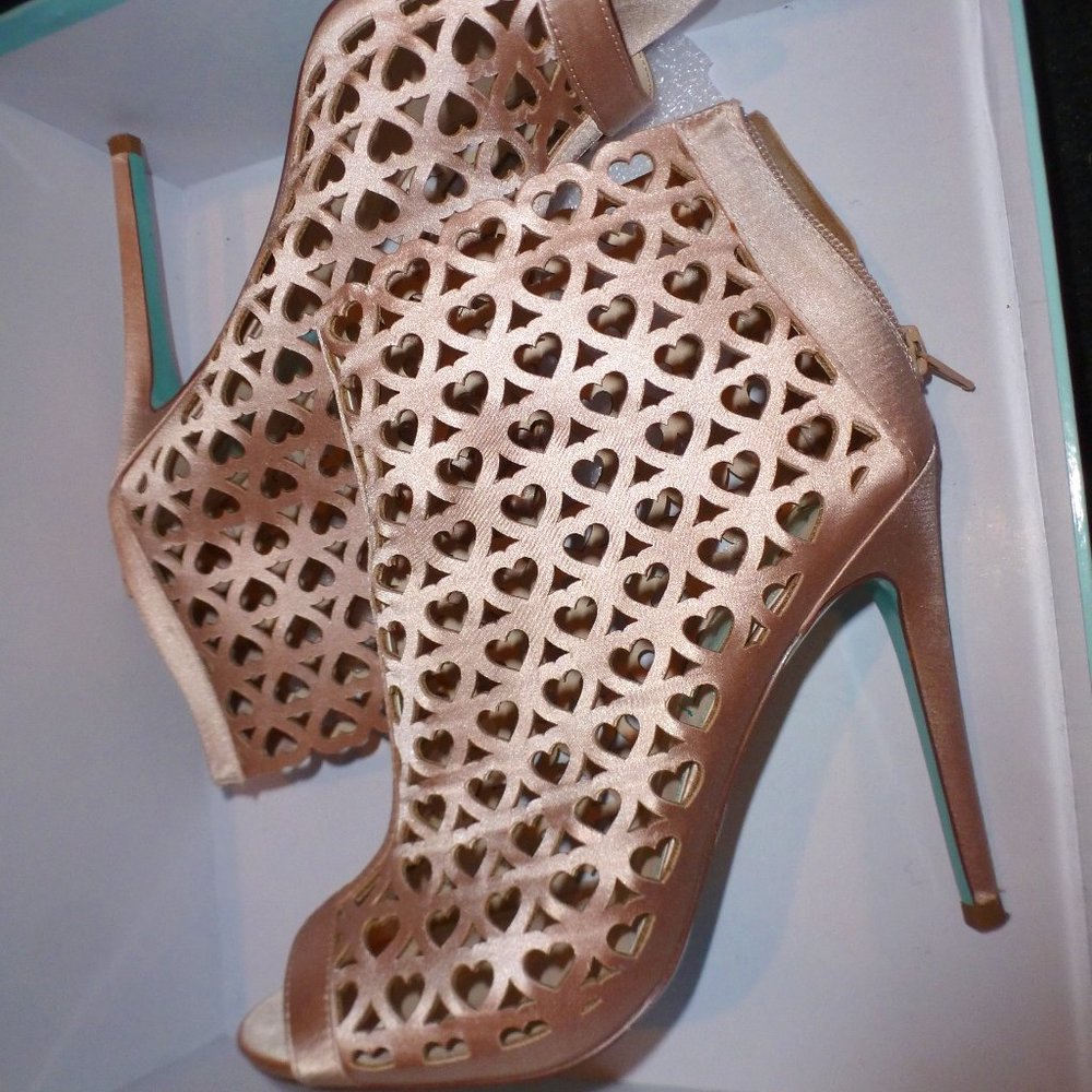 BETSEY JOHNSON OPEN TOE WOMAN HEELS SHOES SZ-8M
